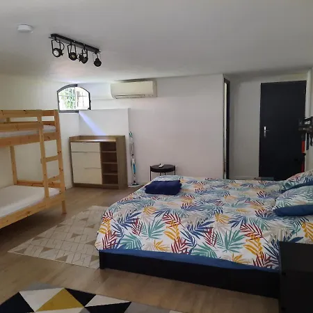 Bas De Villa, 65 M2, Entre Et Centre-ville Lejlighed