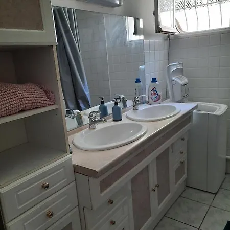 Bas De Villa, 65 M2, Entre Et Centre-ville Apartamento